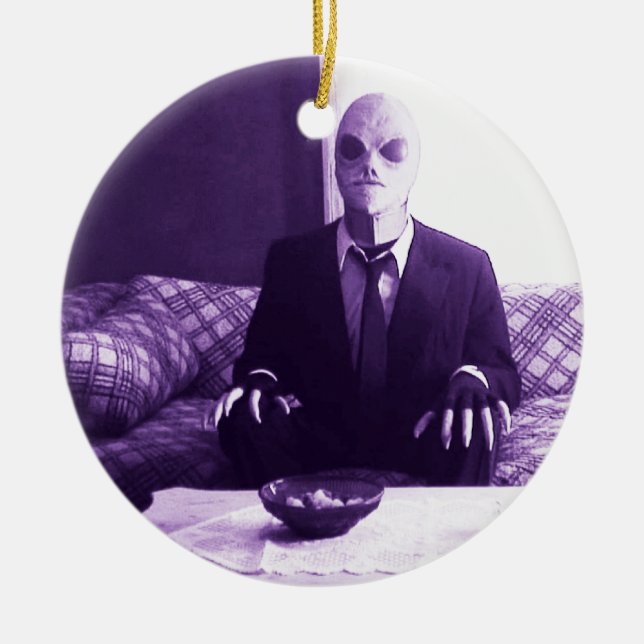 Bob das alien, das Fernsehverzierung aufpasst! Keramik Ornament (Vorne)