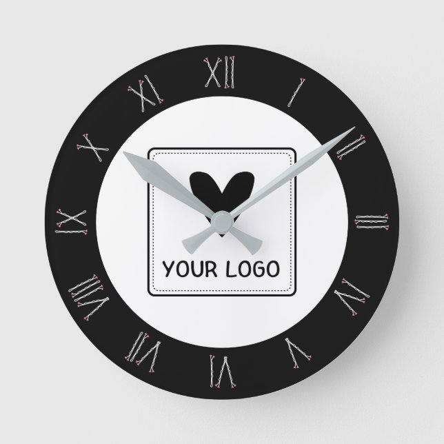 Bobby Button Roman Numerals Friseur Ihr Logo Runde Wanduhr (Vorderseite)