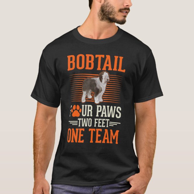 Bobtail vier Pfoten zwei Meter ein Team Bobtail T-Shirt (Vorderseite)