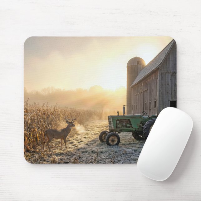 Bockhirsch mit grünem Landwirtschafstraktor Mousepad (Mit Mouse)