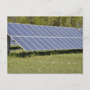 bodenmontierte Solarpaneele Postkarte