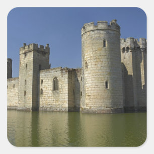 Bodiam Castle (1385), gespiegelt im Burggraben, Os Quadratischer Aufkleber