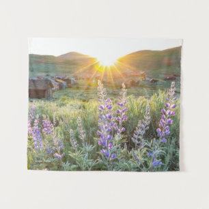Bodie-GeisterstadtLupines am Sonnenuntergang Wandteppich