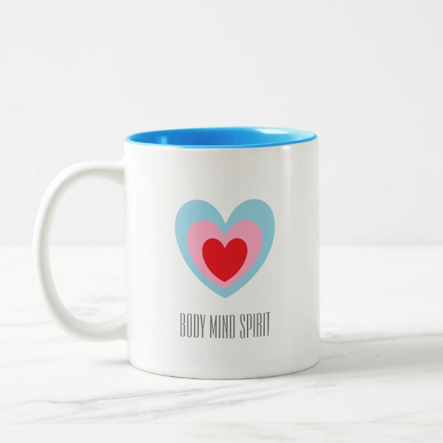 Body Mind Spirit Triple Heart Mit Monogramm Zweifarbige Tasse (Links)