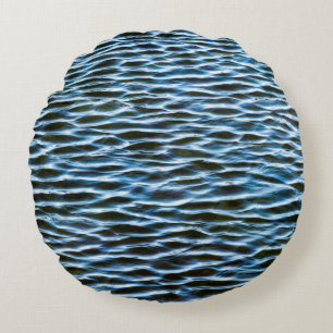 Body of water during daytime rundes kissen