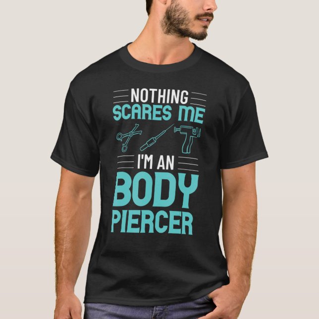 Body Piercer Gun Dermal Piercing Implantate Quotes T-Shirt (Vorderseite)