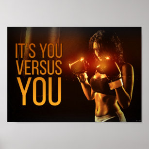 Bodybuilding für weibliche Kampfboxen gegen Poster