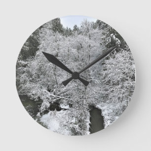 Boeckman Creek im Winter, Oregon Runde Wanduhr