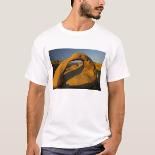 Bogen in Alabama Hills Eastern Sierras nahe Lone T-Shirt