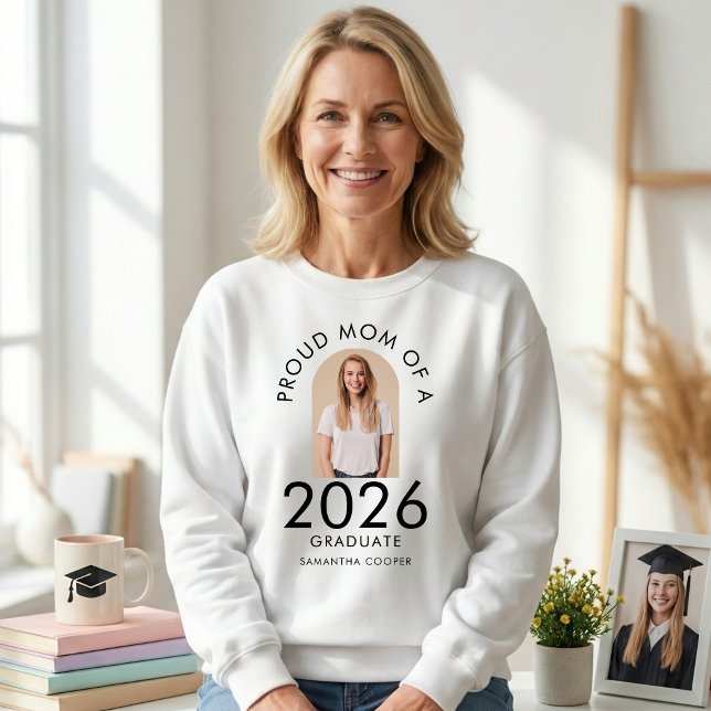 Bogenfoto Stolze Mutter des Absolventen 2026 Sweatshirt (Von Creator hochgeladen)