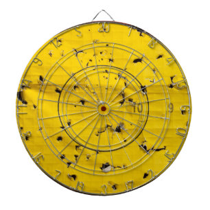 Bogenschießenziel nah oben mit vielen Pfeillöchern Dartscheibe