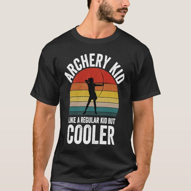 Bogenschützen-Kind Jagdbogen und Pfeil Junger Boge T-Shirt (Vorderseite)
