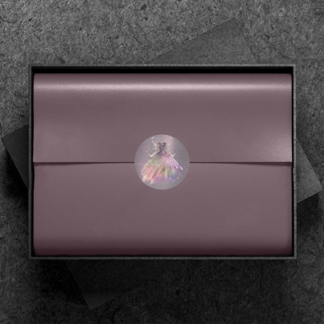 Bohemisch Fairy Ball Gown | Mute Ombre Wine Sheen Runder Aufkleber (Von Creator hochgeladen)