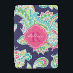 Bohemisch Paisley Custom Monogram iPad Mini Hülle<br><div class="desc">Fügen Sie Ihrem Gerät eine Touch von boho charm mit diesem bunten, handgezeichnet paisley iPad Gehäuse hinzu! Mit einem faszinierenden, künstlerisch-böhmischen Paisley-Muster verleiht dieses Gehäuse Ihrem Tablett einen lebendigen und stilvollen Look. Passen Sie es mit Ihren Namen oder Monogramm-Initialen für eine persönliche Touch an. Dieses in verschiedenen Farben erhältliche Gehäuse...</div>