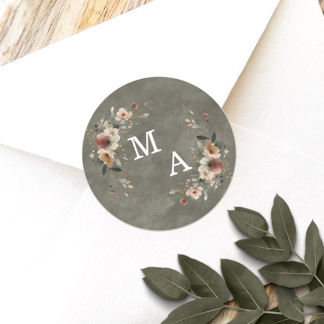 Bohemisch Sage Green Floral Wreath Wedding Monogra Runder Aufkleber (Seal your wedding details with love using our custom monogram stickers, tailored for elegance.)