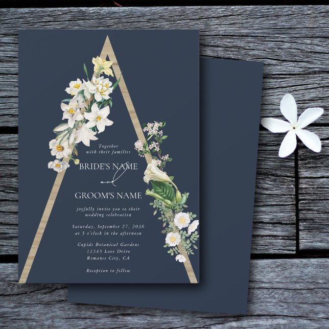 Bohemisch Wood Pyramid White Florals Blue Wedding Einladung (Bohemian Wood Pyramid White Florals Blue Wedding Invitation)