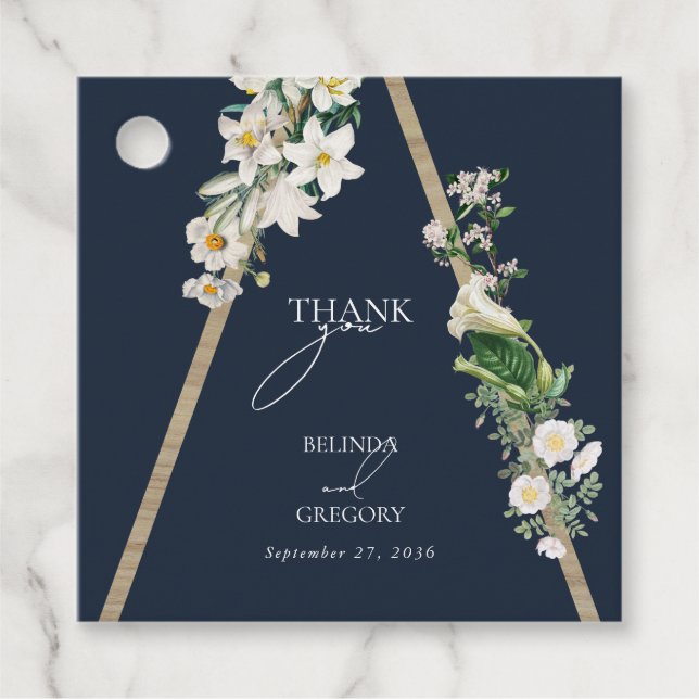 Bohemisch Wood Pyramid White Florals Blue Wedding Geschenkanhänger (Vorderseite)