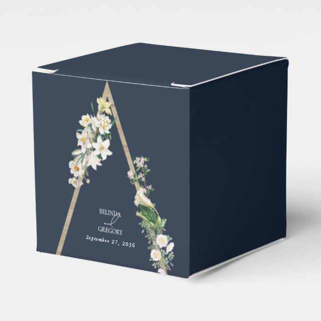 Bohemisch Wood Pyramid White Florals Blue Wedding Geschenkschachtel (Vorderseite)