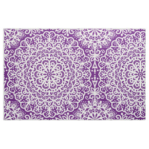 Bohemische Mandala White Lace auf dem Lila Jewel T Stoff