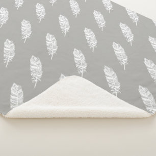 Bohemischer Chic-weiße Stammes- Federn u. Grau Sherpadecke