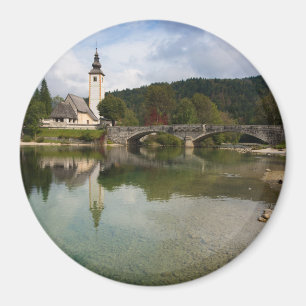 Bohinj See mit Kirche in Slowenien runder Magnet