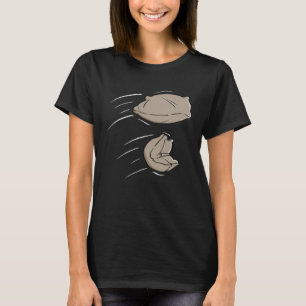 Bohnenbeutel in Bewegung Cornhole T-Shirt