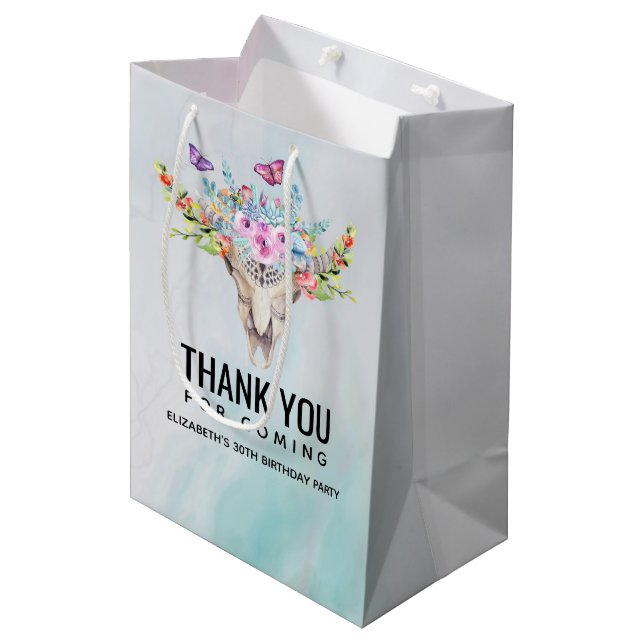 Boho Animal Skull mit Schmetterlingen und Blume Mittlere Geschenktüte (Vorderseite Schrägansicht)