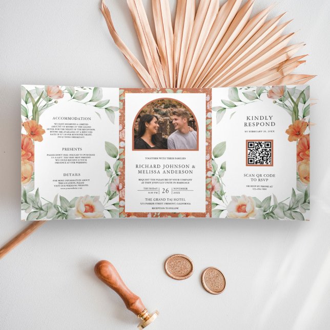 Boho Arch Earthy Floral QR Code Wedding Dreifach Gefaltete Einladung (Von Creator hochgeladen)