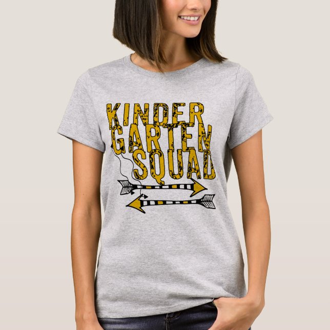 Boho Arrows Kindergarte Squad Personalisierter T - T-Shirt (Vorderseite)