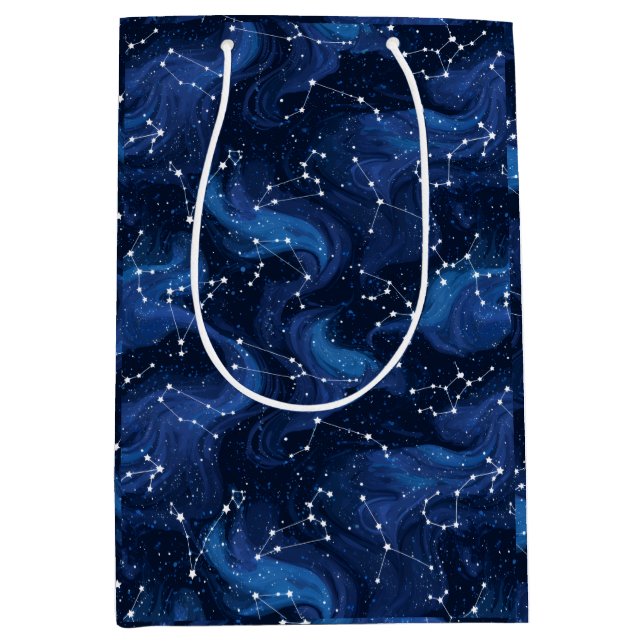 Boho Astrology Zodiac sign pattern on blue Mittlere Geschenktüte (Vorderseite)