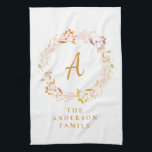 Boho Autumn Floral Wreath | Personalisierter Name Geschirrtuch<br><div class="desc">Fügen Sie Ihrer Küche eine Touch von personalisierter Eleganz mit diesem wunderschönen Aquarellhandtuch hinzu. Dieses Handtuch ist mit einer zarten Anordnung von botanischen Elementen in sanften, einladenden Farbtönen ausgestattet und wird mit Ihrem Familiennamen und dem Original versehen. Es ist ein wirklich einzigartiges Stück. Ideal, um eine Touch von rustikalem Charme...</div>