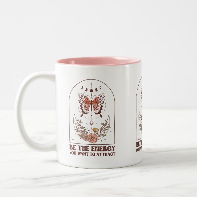 Boho “Be the Energy You Want to Attract”  Zweifarbige Tasse (Links)