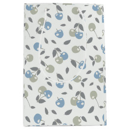Boho Beach Cherries - sage blue fruit pattern. Mittlere Geschenktüte