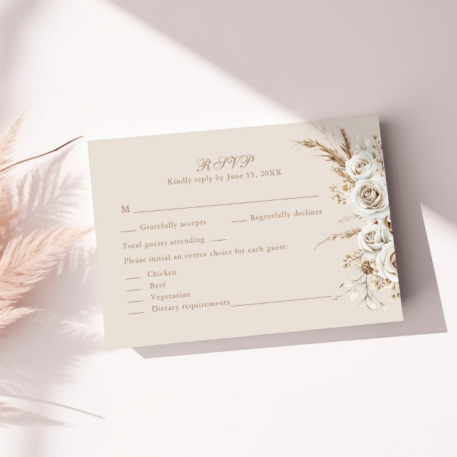Boho Beige Blume und White Roses Wedding RSVP Karte (Boho Beige Dried Flower and White Roses Wedding RSVP Card on a sunny white table with dry botanicals)