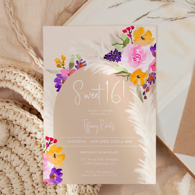 Boho beige Blumenpampas Wüstenbogen Sweet 16 Einladung (Boho beige floral pampas desert arch Sweet 16 Invitation)
