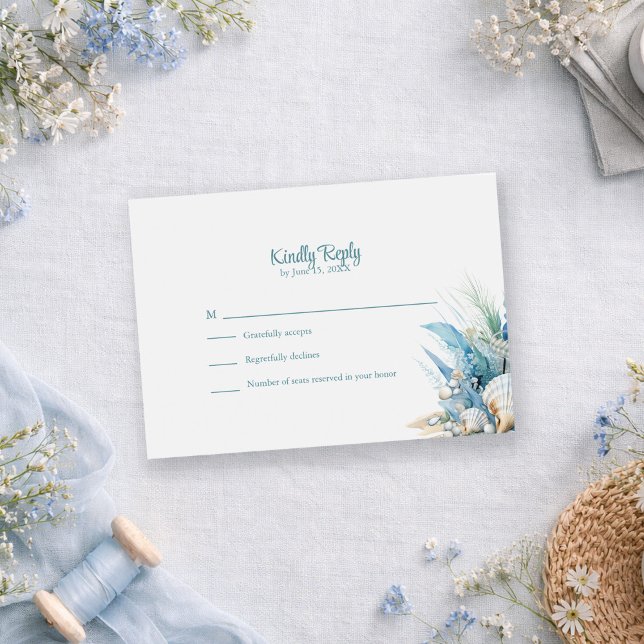 Boho Blue Floral Beach and Shell Wedding RSVP Card Karte (Boho Blue Floral Beach and Shell Wedding RSVP Card on a romantic table with dusty blue flowers)
