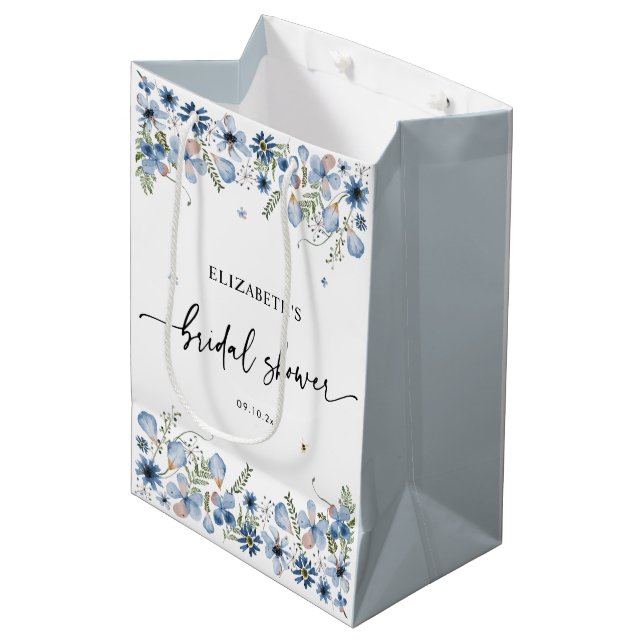 Boho Blue Florals Brautparty Medium Geschenktasche Mittlere Geschenktüte (Vorderseite Schrägansicht)