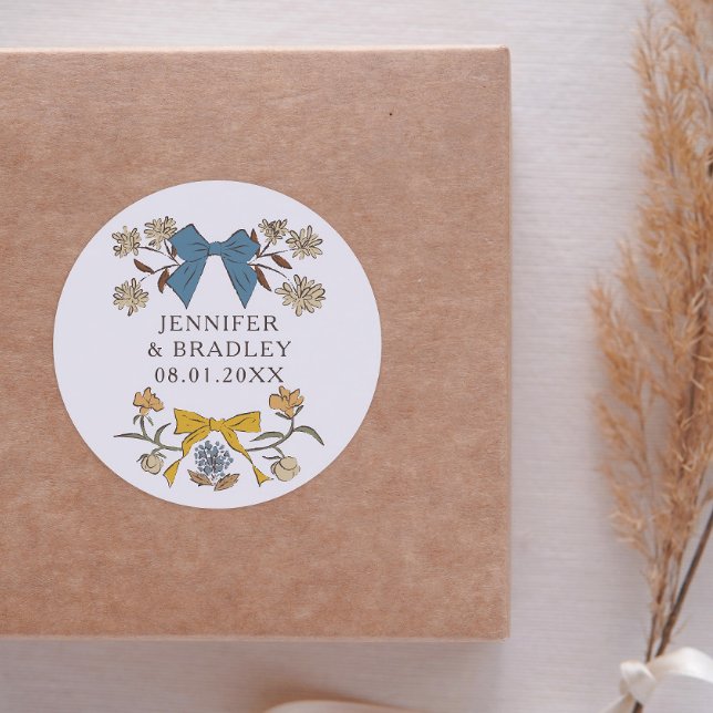 Boho Blue Yellow Ribbons Floral Gastgeschenk Hochz Runder Aufkleber (Von Creator hochgeladen)
