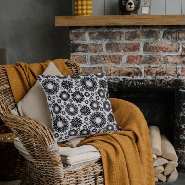 Boho Blume Schwarz-Weiß-Vektorblumenmuster Kissen (Von Creator hochgeladen)