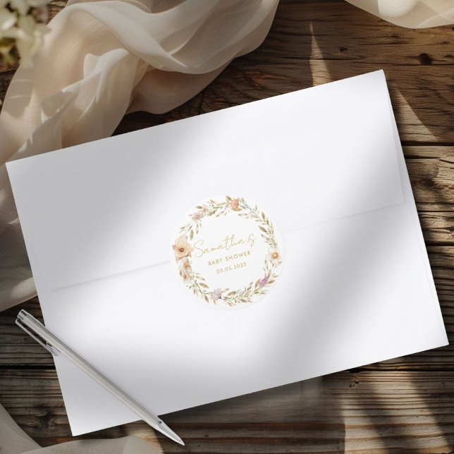 Boho-Blumen-Baby-Party Runder Aufkleber (Boho Flower Baby Shower Custom Classic Round Sticker with your Name & Date. For Baby Girl & Baby Boy)