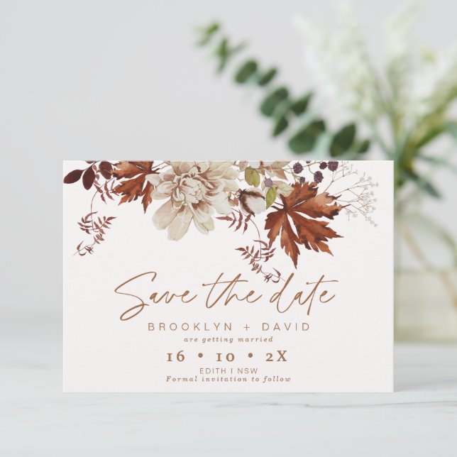Boho Brown Fall Floral Wedding Save the Date Card Einladung (Stehend Vorderseite)