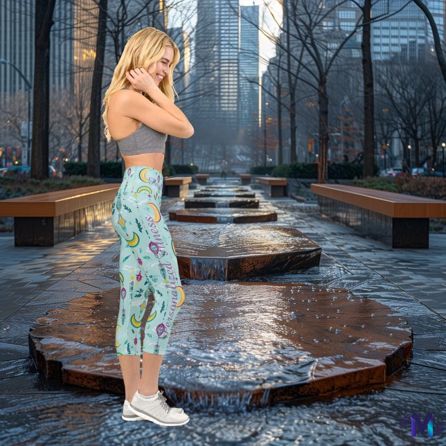 Boho Chic Dreams - Pastel Blues & Bright Yellows Capri Leggings (Von Creator hochgeladen)