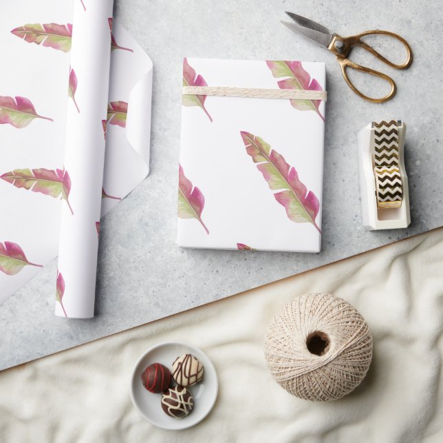 Boho Chic Pink und Green Fether Wrapping Paper Geschenkpapier (Kunsthandwerk)