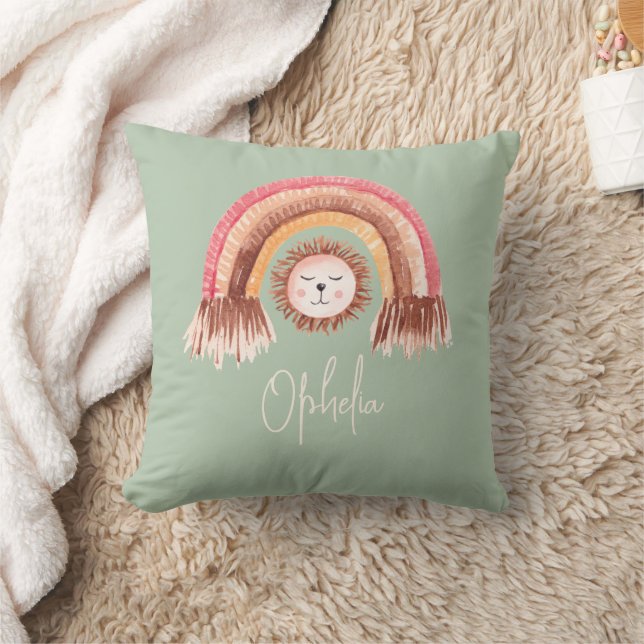 Boho Chic Rainbow Lion Baby Name Sage Kissen (Decke)
