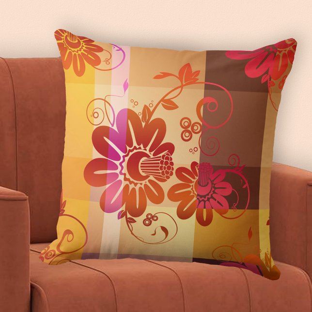 Boho Chic Retro Fall Kariertes Pattern Kissen (Pillow with an elegant plaid like pattern with floral swirls in warm fall colors.)