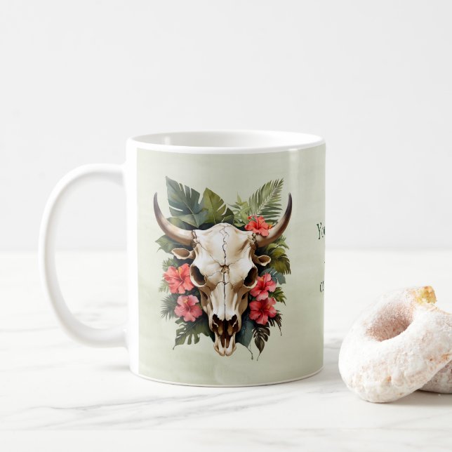 Boho Chic Watercolor Tropischer Kuhschädel Kaffeetasse (Mit Donut)