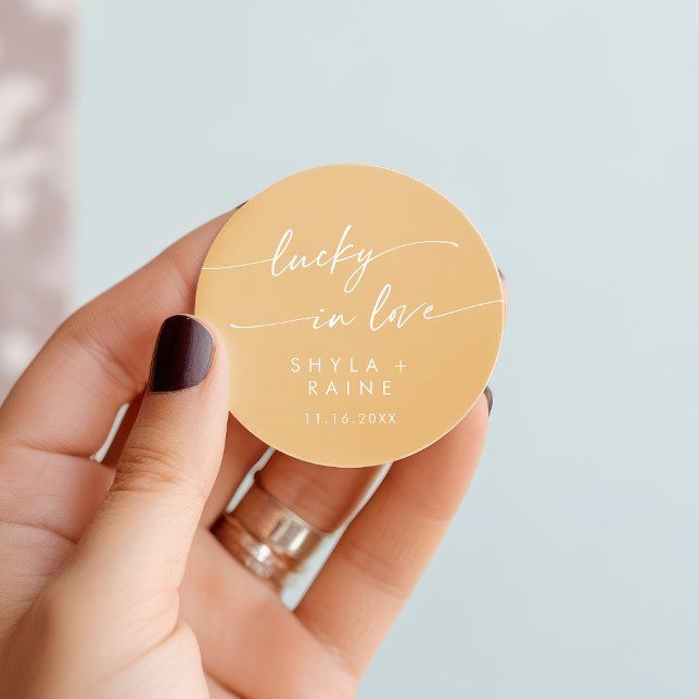 Boho Chic Yellow Marigold Lucky In Liebe Gefallen Runder Aufkleber (Boho Chic Yellow Marigold Lucky In Love Favor Classic Round Sticker)