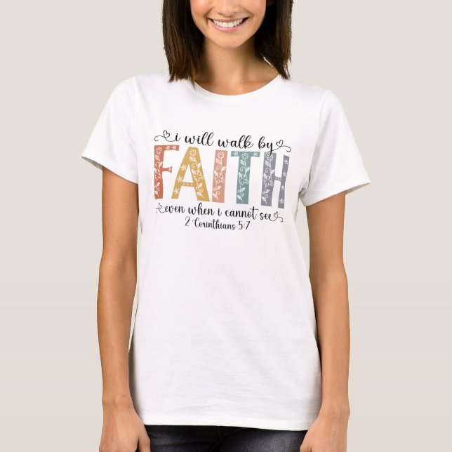 Boho Christian Walk by Faith Bible Verse Floral T-Shirt (Vorderseite)