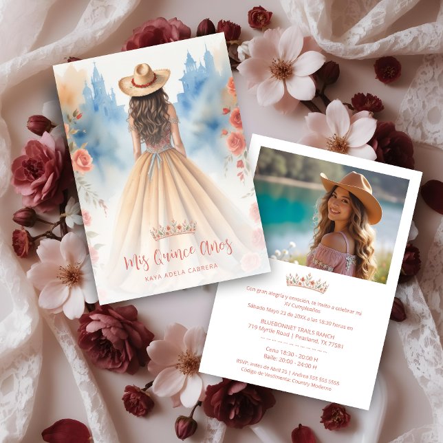 Boho Cowgirl Charming Quinceañera with Hat  Einladung (Boho Cowgirl Charming Quinceañera with Hat Invitation Cards in Spanish with Back Custom Photo.)