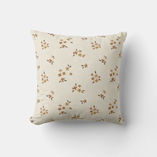Boho Dainty Floral Blume auf Cream Kissen (Vorderseite)